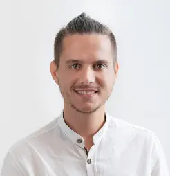Uroš, Kuhinja, organizacija i gitara